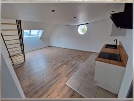 t2 bis 3ème étage + jardin privé + cave + 2 stationnements