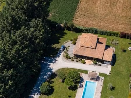 maison familiale avec appartement indépendant  piscine et terrain arboré de 4 500 m² ( + c