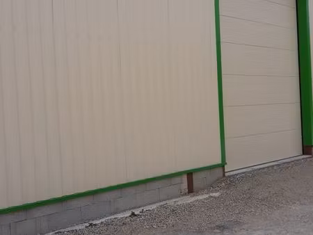 hangar 90 m2 985