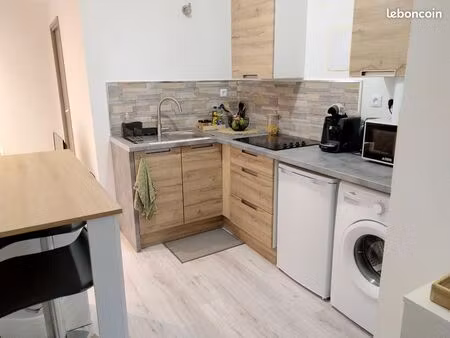 studio meublé de 25m2  cuisiné équipée  dressing  parking
