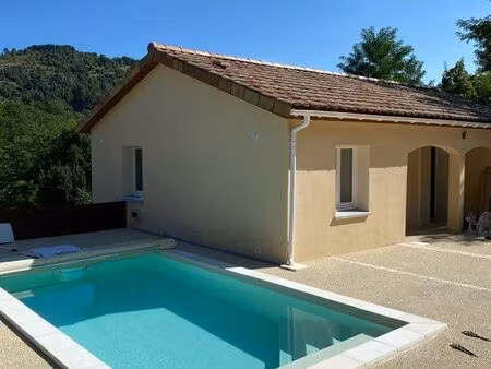 maison neuve de plein pied avec piscine/climatisation /cuisine équipée /garage /cloturer e