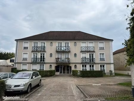 à louer f2 de 52 m2 avon