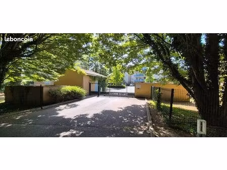 t3 de 64 m² avec terrasse  vue dégagée et 2 parkings