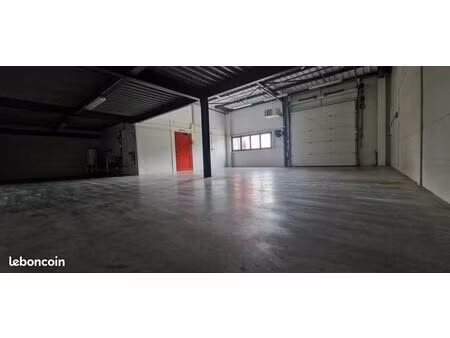 location batiment bureaux + stokage + parking clos