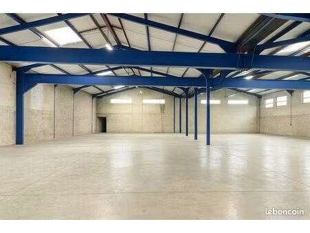 entrepôt 800 m² pringy