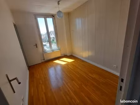 ? suite meublée de 18 m² – quasi-studio avec salle d'eau privative – clamart – 990 cc