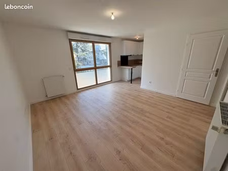 à louer – grand studio de 31 m² – gentilly (avenue raspail) – 1 150 charges comprises