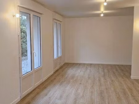 appartement traversant de 4 pièces neuf  avec terrasse  jardin et place de stationnement. 