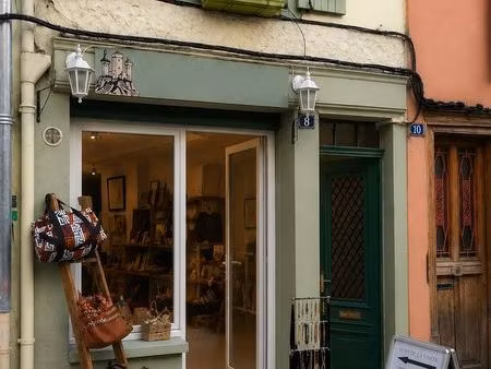 petit local commercial foix centre rue passante