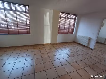 ? grand espace privatif de 33 m² – quasi-appartement – clamart – 1 290 cc