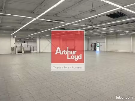 local commercial 2098 m² troyes