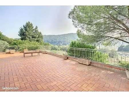maison 10 pièces 239 m²