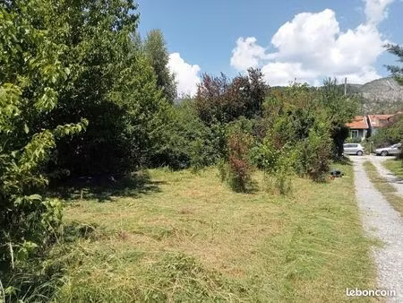 cabanon en pierres sur terrain constructible hautes-alpes