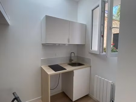 studio avec mezzanine refait neuf à 2 min du métro mairie de saint-ouen