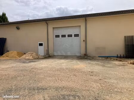 local industriel 234 m²
