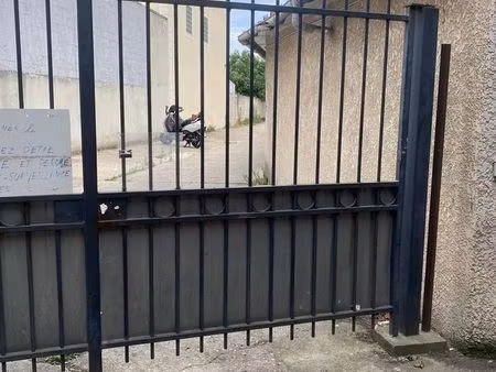 à louer : box de rangement / garage