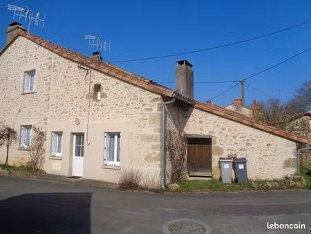 charmant t3 de 50 10 m² avec cachet  jardin  remise et stationnement – proche vivonne