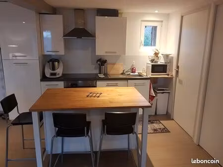 maison 2 chambres avec cour et dépendances