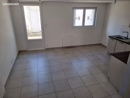maison de ville au coeur de st gilles x de vie  vendée