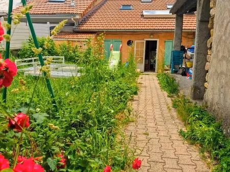 vends maison de village avec jardin
