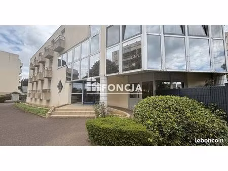 campus 1 - studio vendu libre- balcon- parking