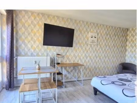 vend appartement 1 pièce en très bon état. idéalement situé dans le secteur du lycée suzan