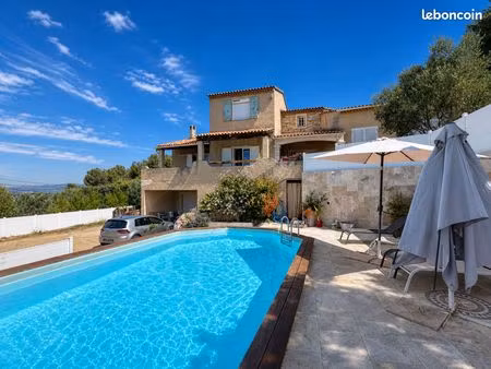 villa 5 pièces 170 m²