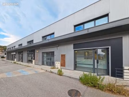 bureau 85 m²
