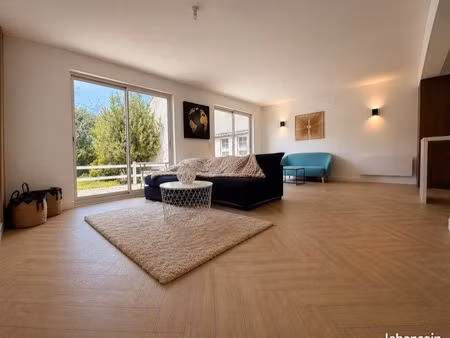 maison complètement rénovée avec sous-sol total  terrasse et jardin arboré