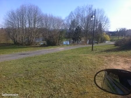 terrains viabilise situe au centre de saint saint-amand-magnazeix
