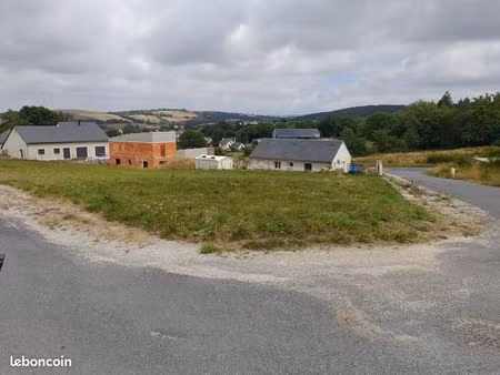 terrain viabilisé avec permis de construire et branchement à l'égout effectué 800 m²
