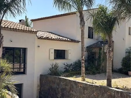 belle villa provençale rénovée grimaud village