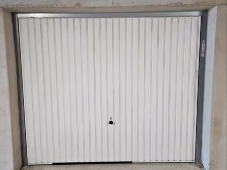 lot garage 15m2 + cave 3m2 afa à vendre dans résidence