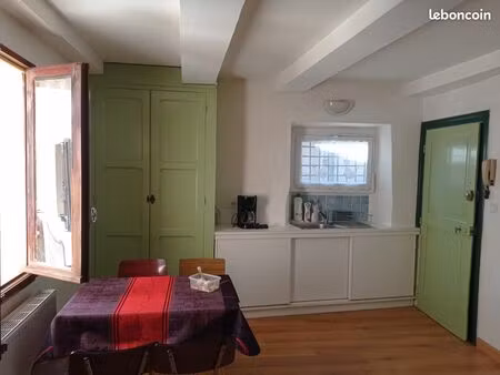 maison entre écoles du sacré coeur et jeanne d'arc composée de deux appartements