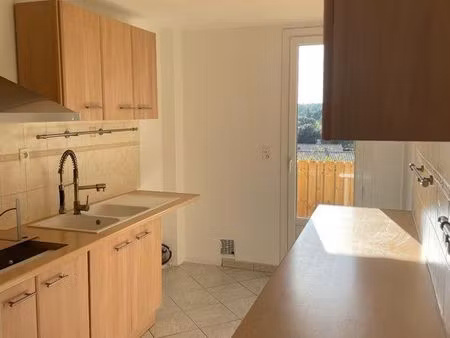 appartement trois chambres entièrement refait sur sorgues