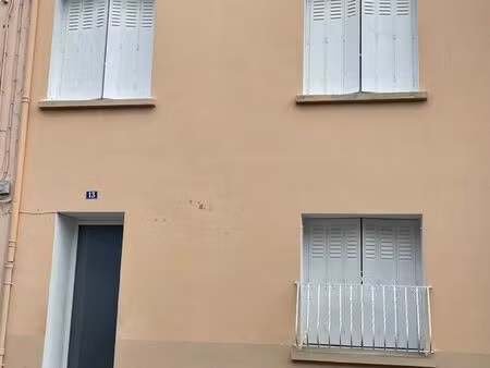 maison avec extérieur  quartier recherché  100 m2 - a house with an exterior part  in the 