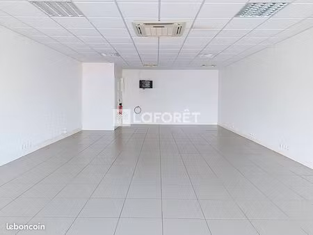 local 68 m² baie mahault