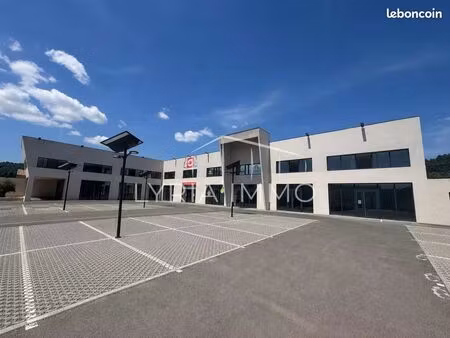 local commercial 157 m² le luc