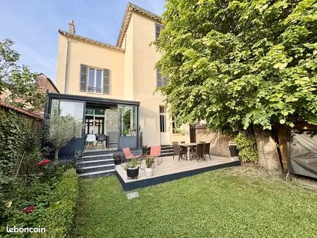 maison 8 pièces 180 m²