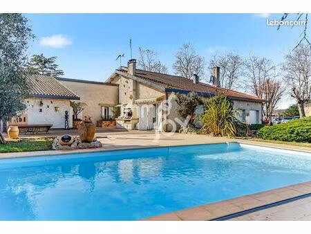 propriété 6 pièces 330 m²