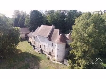manoir 62 pièces 4262 m²