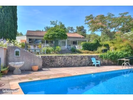 villa 5 pièces 130 m²