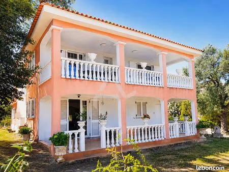 villa 8 pièces 170 m²