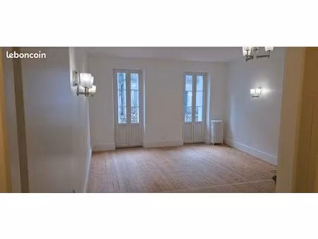 t3 plein centre d'agen avec balcon et séjour spacieux