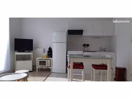 beau studio meuble 33m2 station tram grande ouche