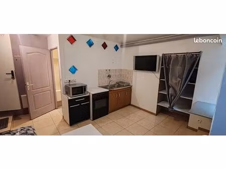 particulier loue studio meublé
