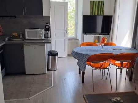 appartement de 40 m²  deux chambres  avec jardin et parking