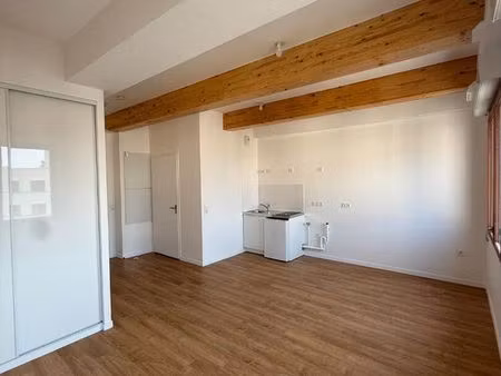 studio 1 pièce 31 m²