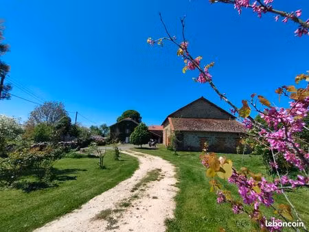 ancienne ferme avec 8 3 hectares