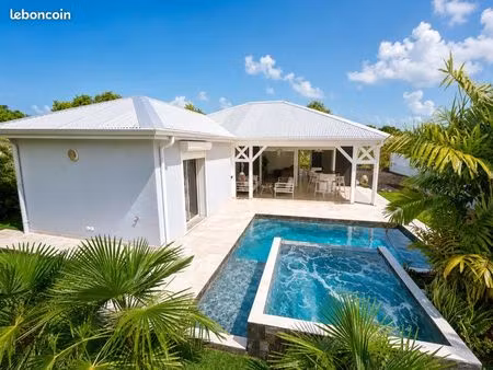 ? a vendre superbe villa avec piscine et bain à remous